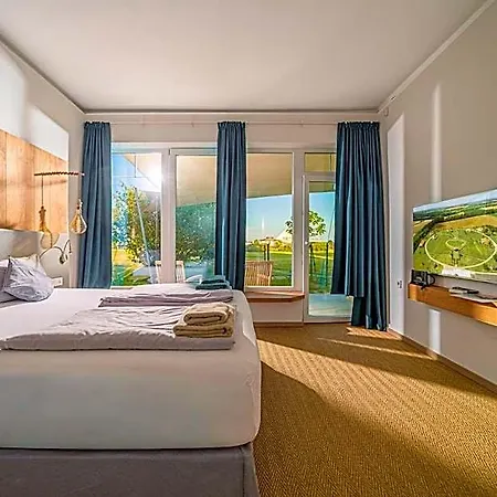 Franciska Major, Pro Village Hotel *